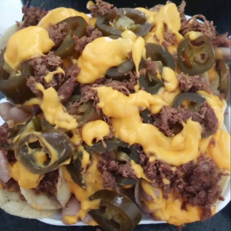 Nachos con Deshebrada