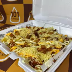 Este item contêm: -Batata Palito. -Bacon ou Calabresa. -Ketchup. -Maionese. -Mostarda. -Barbecue -Catupiry -Cheddar -Queijo Ralado -Bacon ou Calabresa Caso queira retirar algum complemento informar na observação