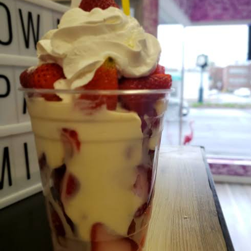 ANTOJO COMPLETO (Alitas+papas+fresas con Crema)