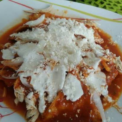 Chilaquiles Rojos con Huevo
