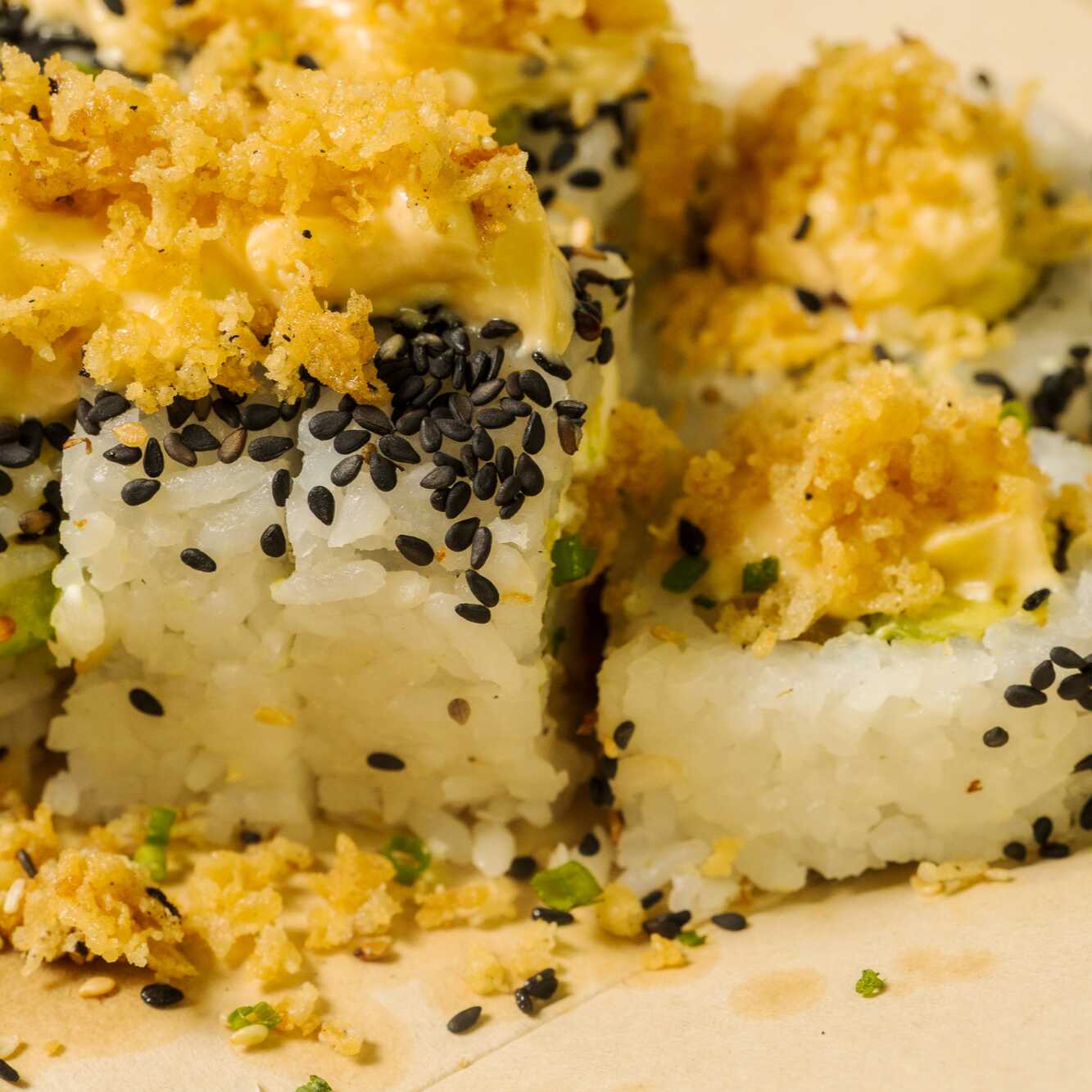 Dino Roll (12 Bocados)