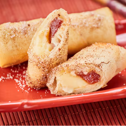 A união perfeita de sabores! Goiabada e queijo derretido, enrolados em uma massa crocante de harumaki. Doce, salgado e delicioso!