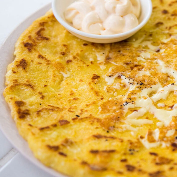 Tortilla con Queso y Natilla