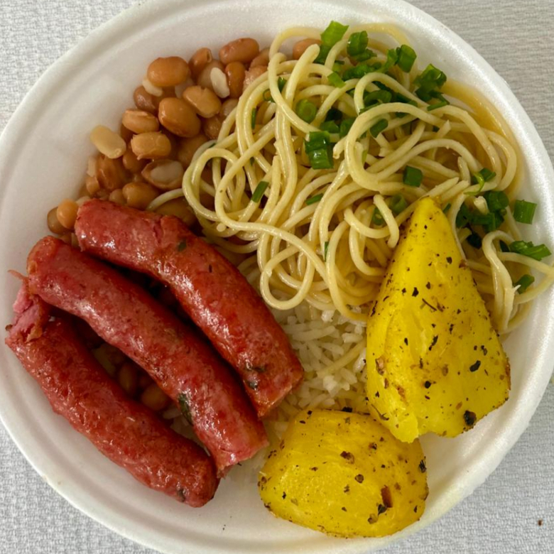 Arroz, Tutu de Feijão, Batata Soute, Macarrão e Linguiça UAI
