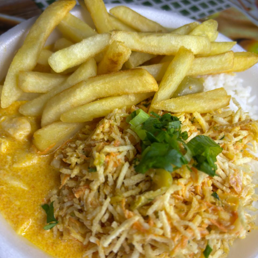 Arroz, salpicão e fritas