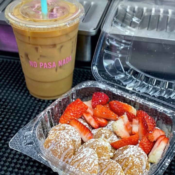 Mini Pancakes 18pz + Cafe Frio 12 Oz (frappucino)