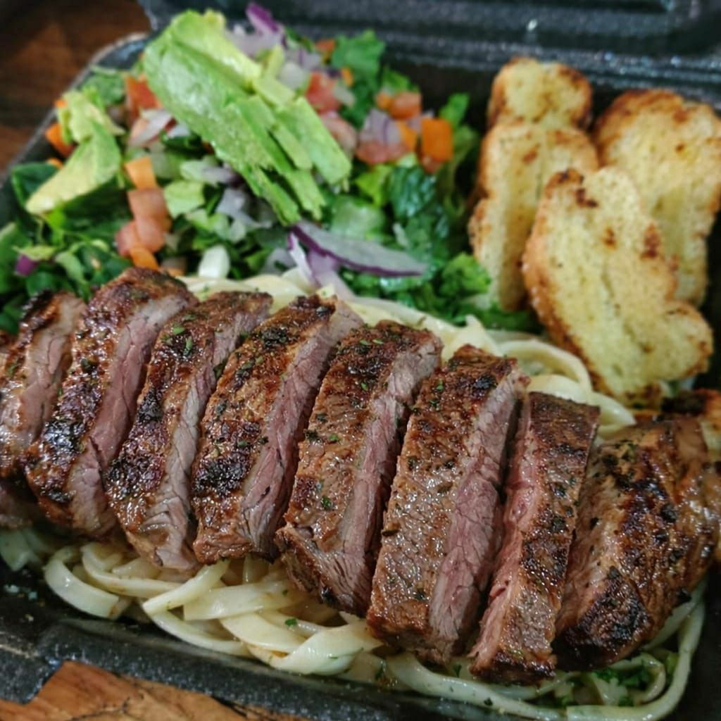 Pasta Alfredo con Sirloin