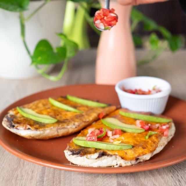MOLLETES CON BISTEC