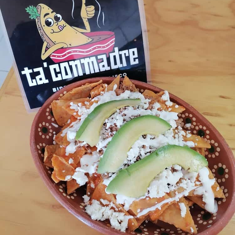 CHILAQUILES CON BIRRIA