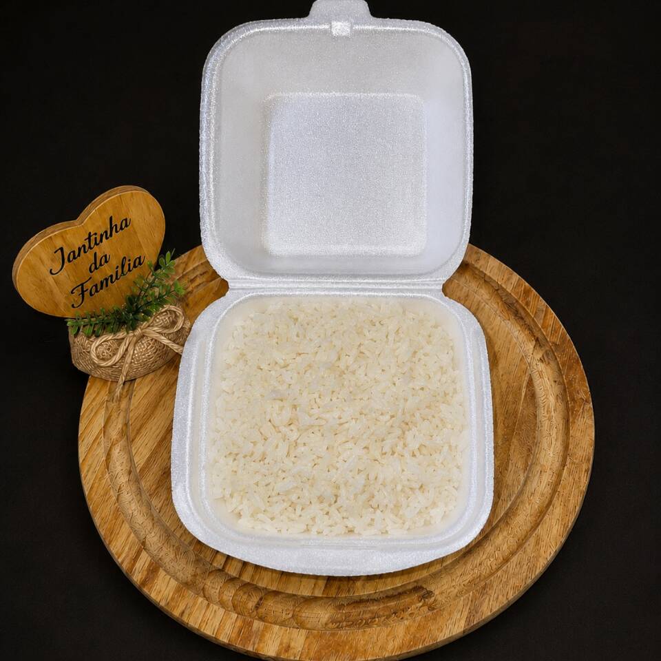 Arroz Soltinho Feito no Dia. A Porção P serve 1 pessoa, Porção M serve de 2 a 3 Pessoas e a Porção M 3 a 5 Pessoas, caso não escolha nenhum tamanho enviaremos a P