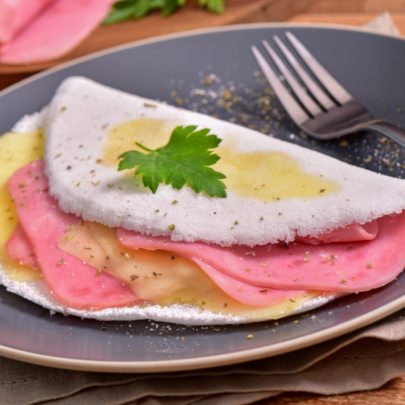 combinada com generosas fatias de mussarela e presunto, resulta em uma experiência culinária verdadeiramente irresistível. É perfeita para um lanche rápido, porém muito nutritivo e saudável. Desperte seus sentidos com esta combinação harmoniosa e saborosa, que vai fazer você querer voltar para mais!