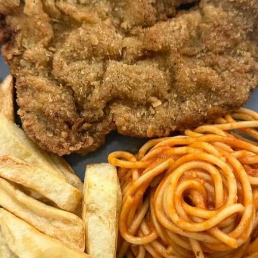 Pechuga Empanizada Espagueti y Papas