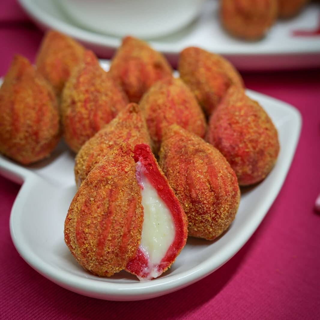 15 unds Coxinha Red Velvet