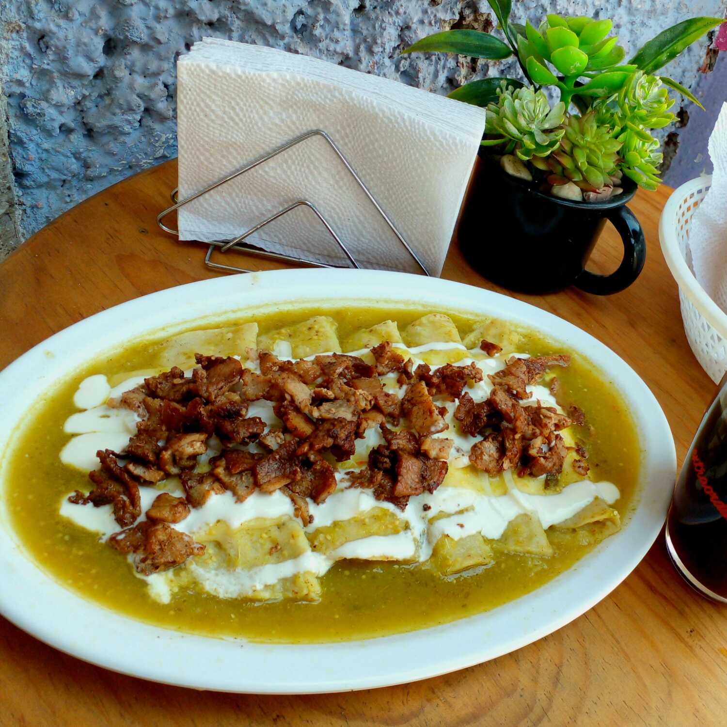 Enchiladas Suizas con Bistec + Fruta + Café