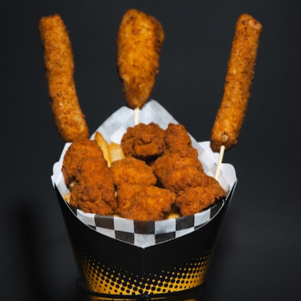 Cono 5: Papas, Boneless, & Dedos de Queso