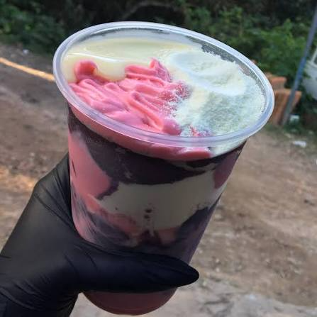 Creme de morango, Granola, Leite condensado e Leite em pó.