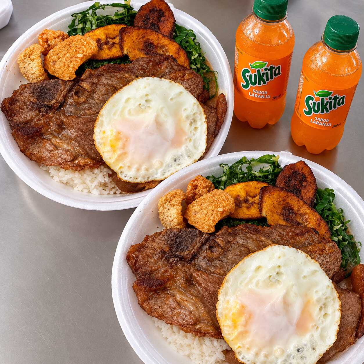 🍽️🔥 COMBO COM 2 MARMITAS DE VIRADO À MINEIRA + 2 MINI SUKITAS GRÁTIS! 🥤🎁
O dobro de sabor para quem ama comida mineira de verdade! 😋💚
São 2 marmitas completas de virado à mineira, preparadas com um delicioso tutu de feijão bem temperado e cremoso, acompanhado de bisteca de copa-lombo suculenta e douradinha, preparada no capricho! 🫘🥩🔥
Para deixar tudo ainda mais irresistível, cada marmita acompanha couve fresquinha refogada no alho, banana-da-terra fritinha, com aquele toque levemente adocicado, e ovo frito para completar essa combinação clássica da culinária mineira! 🍳🥬🍌🤤
🥤🧡 E TEM PRESENTE! Na compra do combo com 2 marmitas, você ganha 2 mini Sukitas de brinde para acompanhar essa delícia!
❤️ Uma refeição farta, saborosa e preparada com aquele tempero caseiro que só o Cheiro Mineiro tem!
🚀 Peça agora seu combo e aproveite: 2 marmitas de virado à mineira + 2 mini Sukitas grátis! 🍽️😋