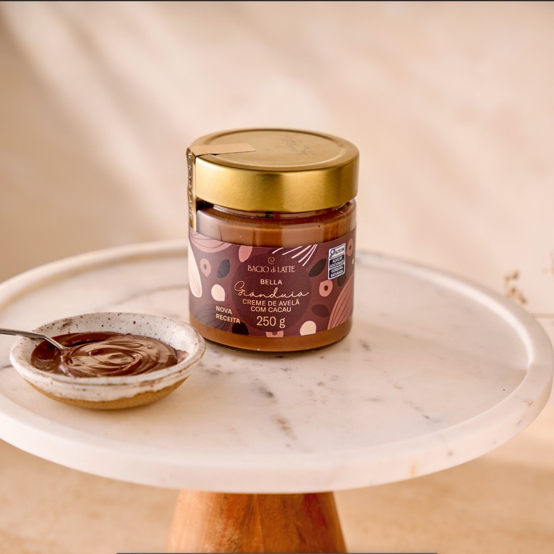 A combinação de avelã com chocolate.