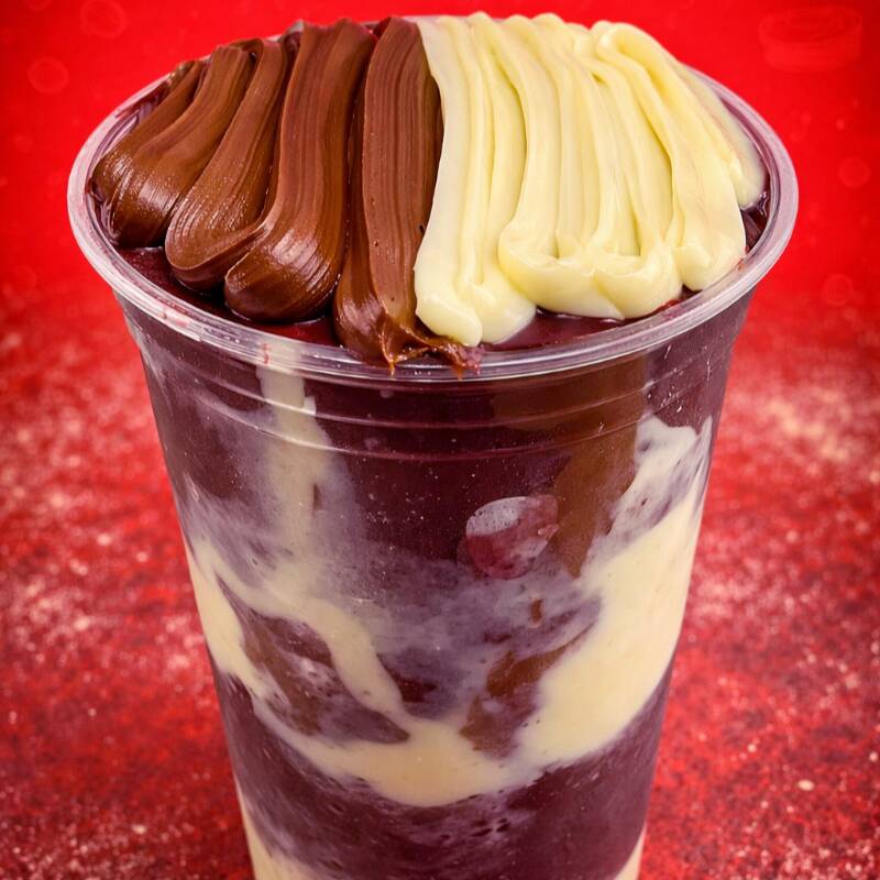 Açaí, creme de avelã e creme de Ninho.