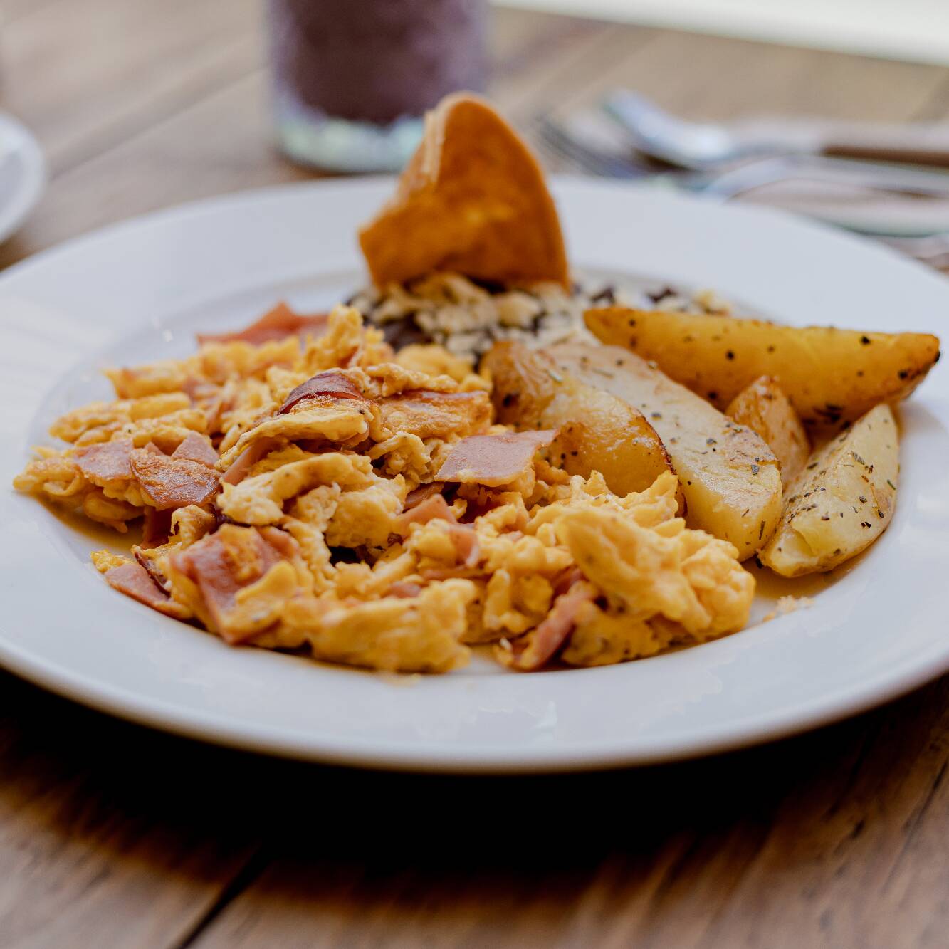 Huevos con jamón