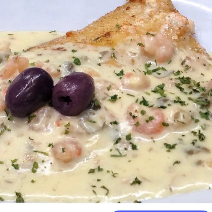 Filé de truta grelhado, regado com delicado molho de alcaparras e acompanhado de camarões 7 barbas salteados. Um prato leve, sofisticado e cheio de sabor. Escolha mais 2 acompanhamentos.