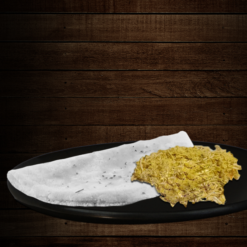 Consiste em uma macia e suculenta tapioca, recheada generosamente com frango cuidadosamente desfiado e temperado. O toque final fica por conta do cheiro verde, mais especificamente o coentro, que adiciona um aroma fresco e um sabor inigualável ao prato. É uma opção perfeita para quem busca uma refeição leve, saborosa e repleta de sabor.