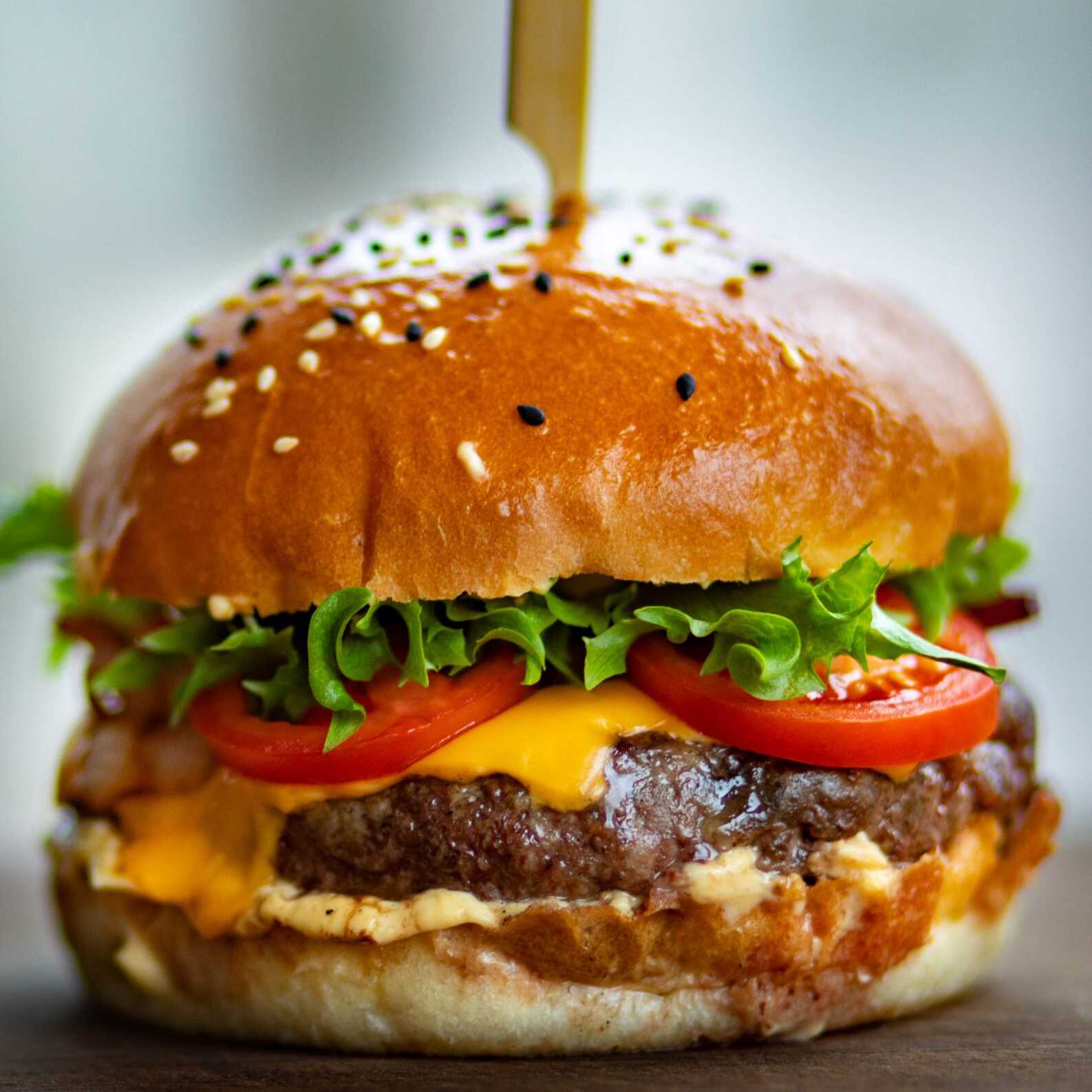 Hamburguesa Clásica*1 + Francesas +Jugo Natural