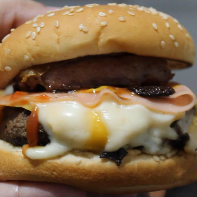 HAMBURGUESA HAWAIANA CON QUESILLO