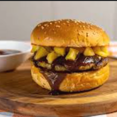 Pão de brioche, Hambúrguer artesanal, bacon, alface, abacaxi grelhado,queijo mussarela,maionese especial da casa.