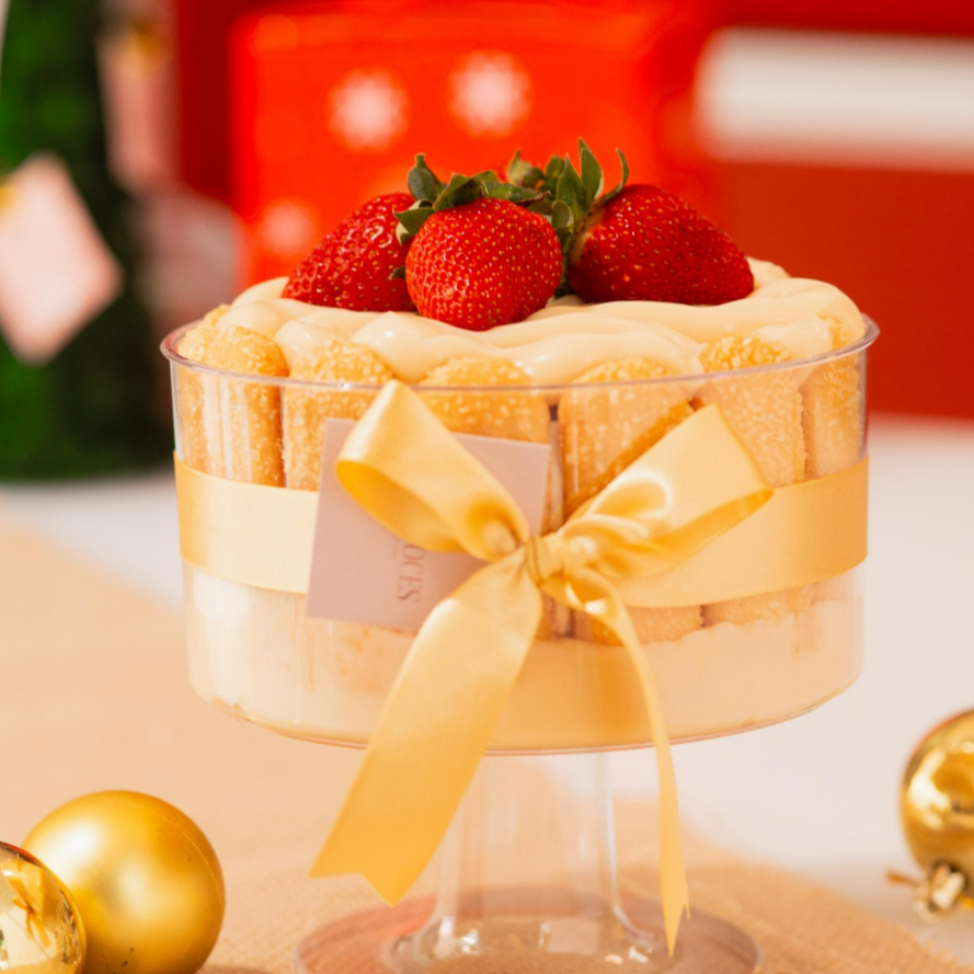 Deliciosa combinação do nosso mousse de Ninho, brigadeiro de Ninho cremoso, morangos frescos e bolacha champanhe Bauducco. Uma sobremesa irresistível que une cremosidade, frescor e sabor em cada camada.