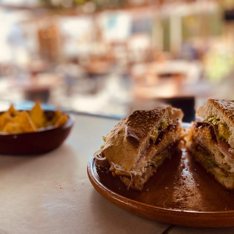 Cemita clasica de carne enchilada