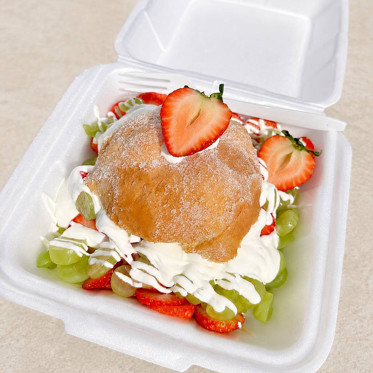 Pan de Muerto Grande + Mix de Frutas con Crema