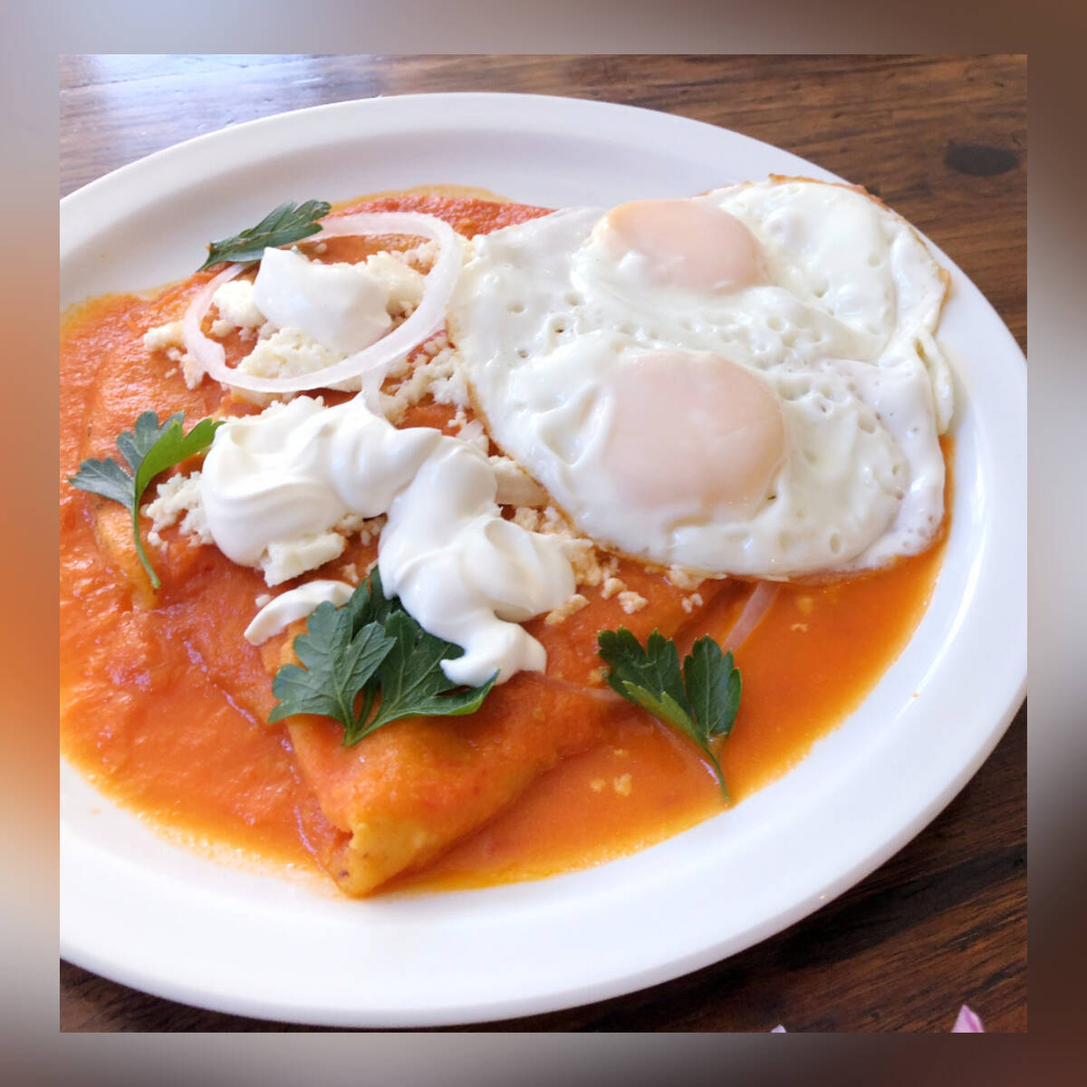 Entomatadas con Huevos Estrellados