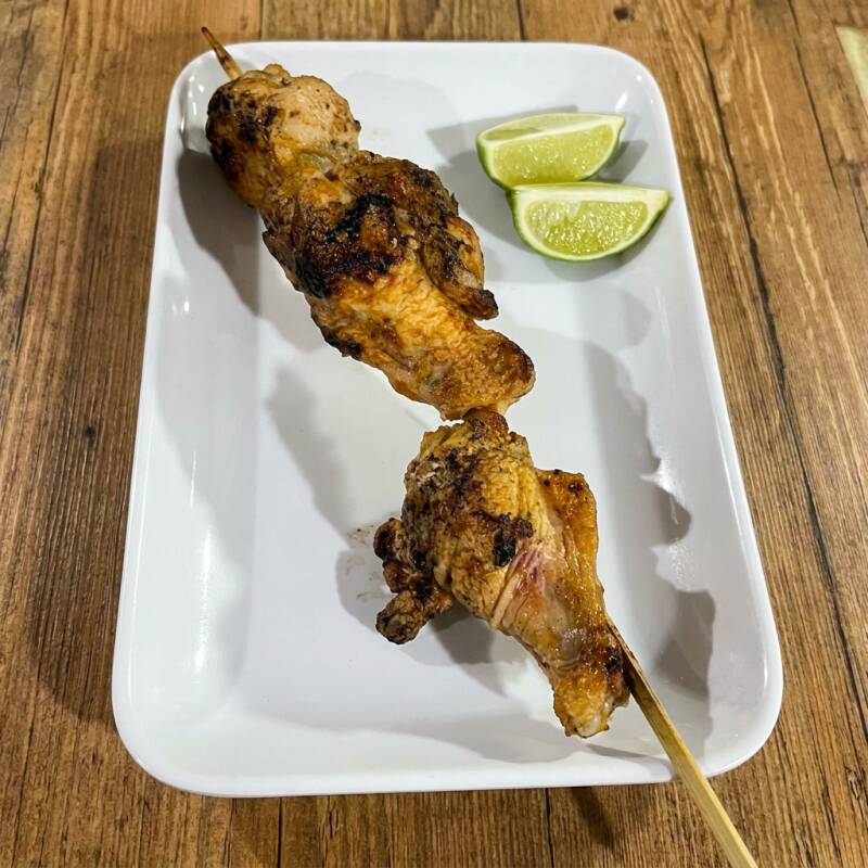 Drumet de frango, crocante por fora e macio por dentro.