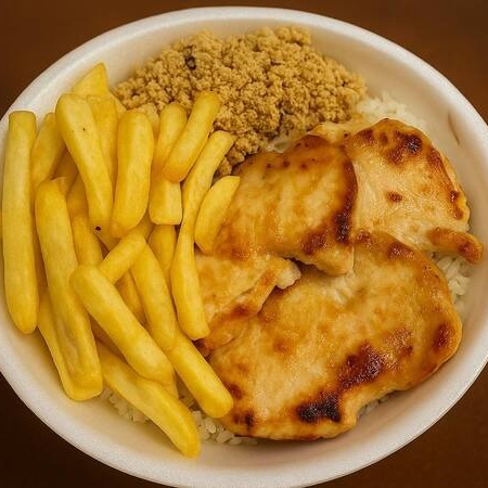Frango grelhado acompanhado de Arroz, Feijão , farofa e Fritas.