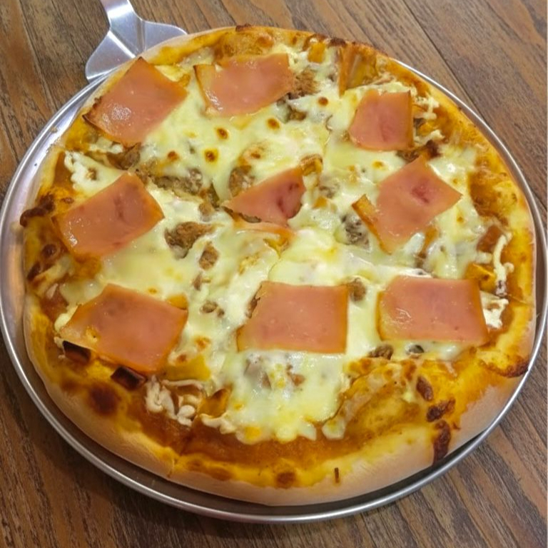 PIZZA DE CARNE DE ESMECHADA-MADURITO-TOCINETA-