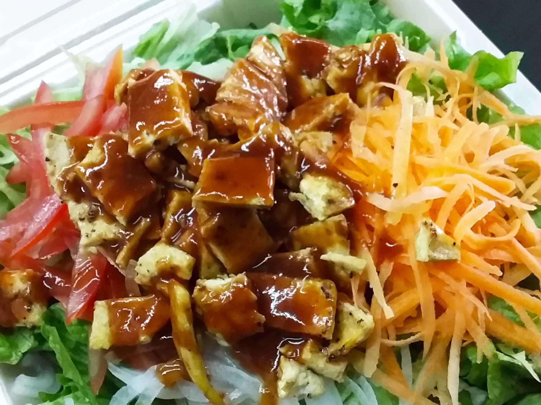Ensalada Chicken Red Hot o BBQ