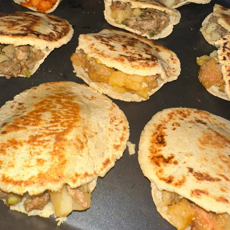 Gordita de Maiz de Asado Rojo