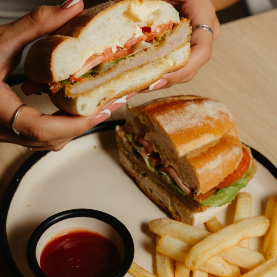 Sandwich de Milanesa con Papas