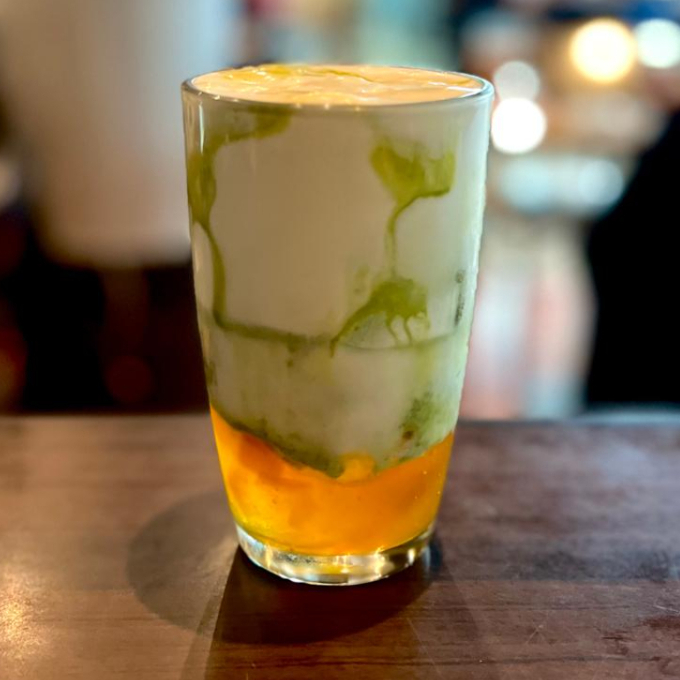 Mango Matcha Latte Frio
