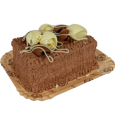 Bolo de massa de Chocolate , recheios de Trufado Meio Amargo com Leite Condensado de chocolate e leite condensado e aerado de chocolate ao leite.Cobertura de Mousse de Chocolate e raspas de Chocolate ao leite e Chocolate Branco e leite condensado