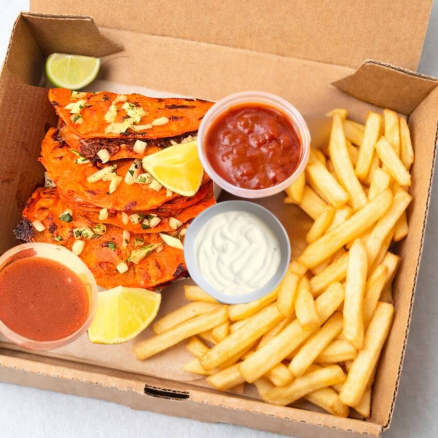 Birria Box Personal (Tres Queso Birria y Papas)