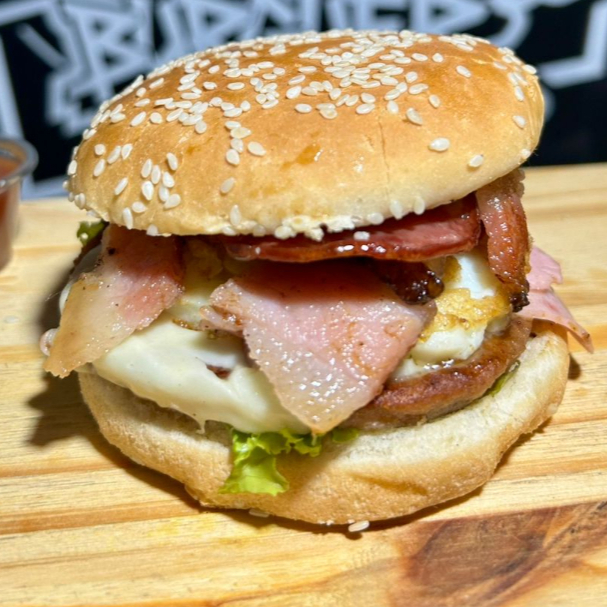 Pão, Carne, ovo, Alface, Calabresa, Bacon, Cheddar, Presunto, Queijo