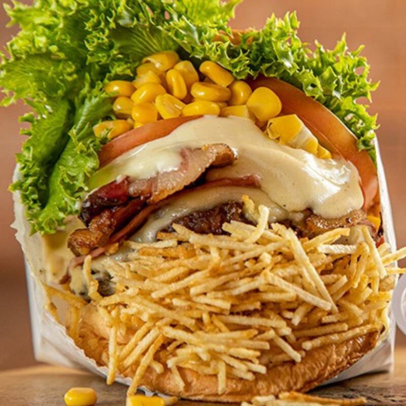 Carne Ao Ponto, Catupiry Cremoso, Milho Doce, Batata Palha Crocante, Alface Fresca e Tomate No Pão Macio Que Derrete Na Boca!