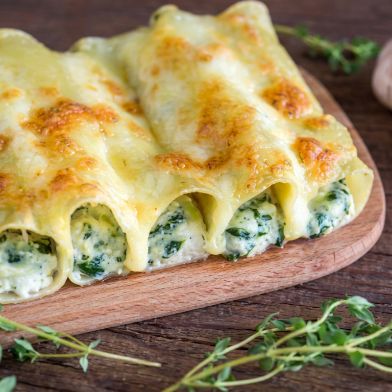 Nossa deliciosa paquenca de presunto e queijo com molho da sua preferencia