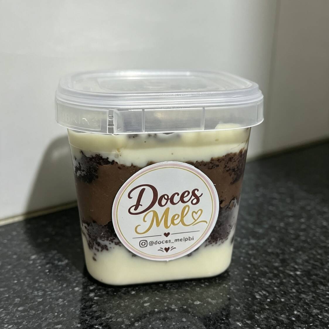 Bolo de Chocolate 50% + Brigadeiro de Ninho + Brigadeiro 50%
