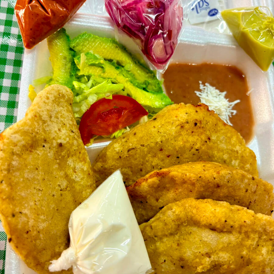 Quesadillas fritas 4pz con Guisos