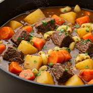 Carne, Camarão, Legumes Desfiados Temperados Ao Molho De Soja, Pimenta e Cebolinha