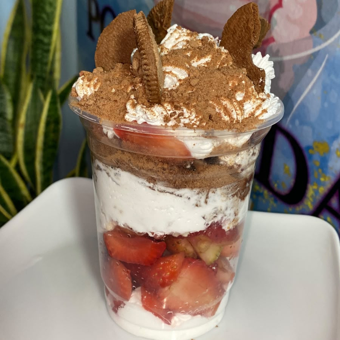 Fresas con crema + milo 12 onz