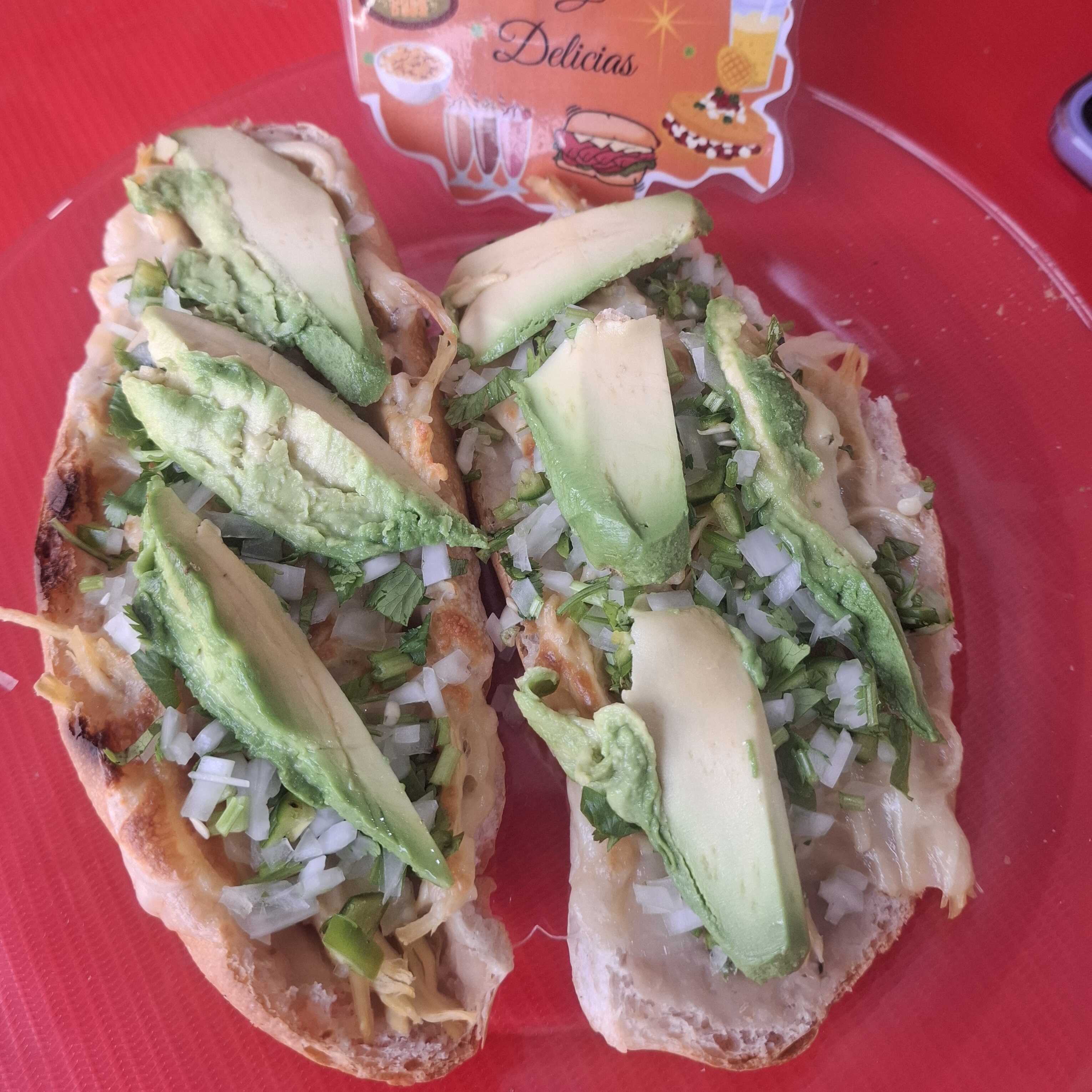 Molletes de Pollo Desebrado